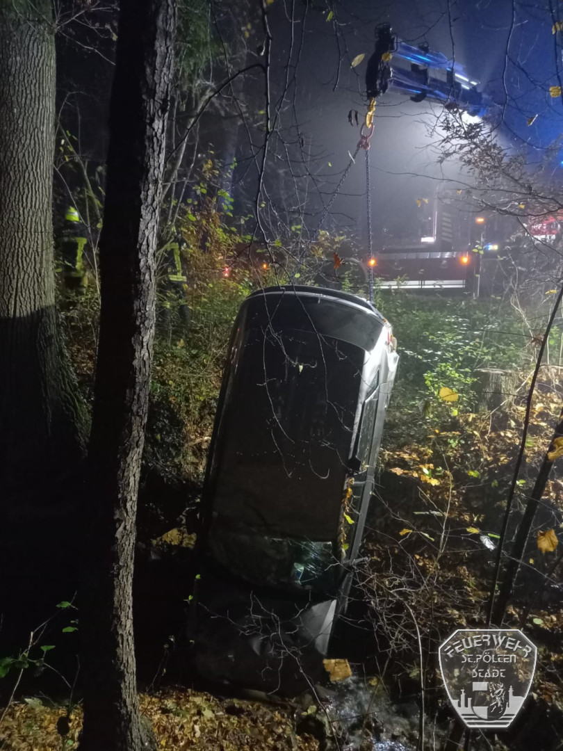 2020 11 08 Aufwendige Fahrzeugbergung in Pyhra  3  2020 11 08 Aufwendige Fahrzeugbergung in Pyhra  3