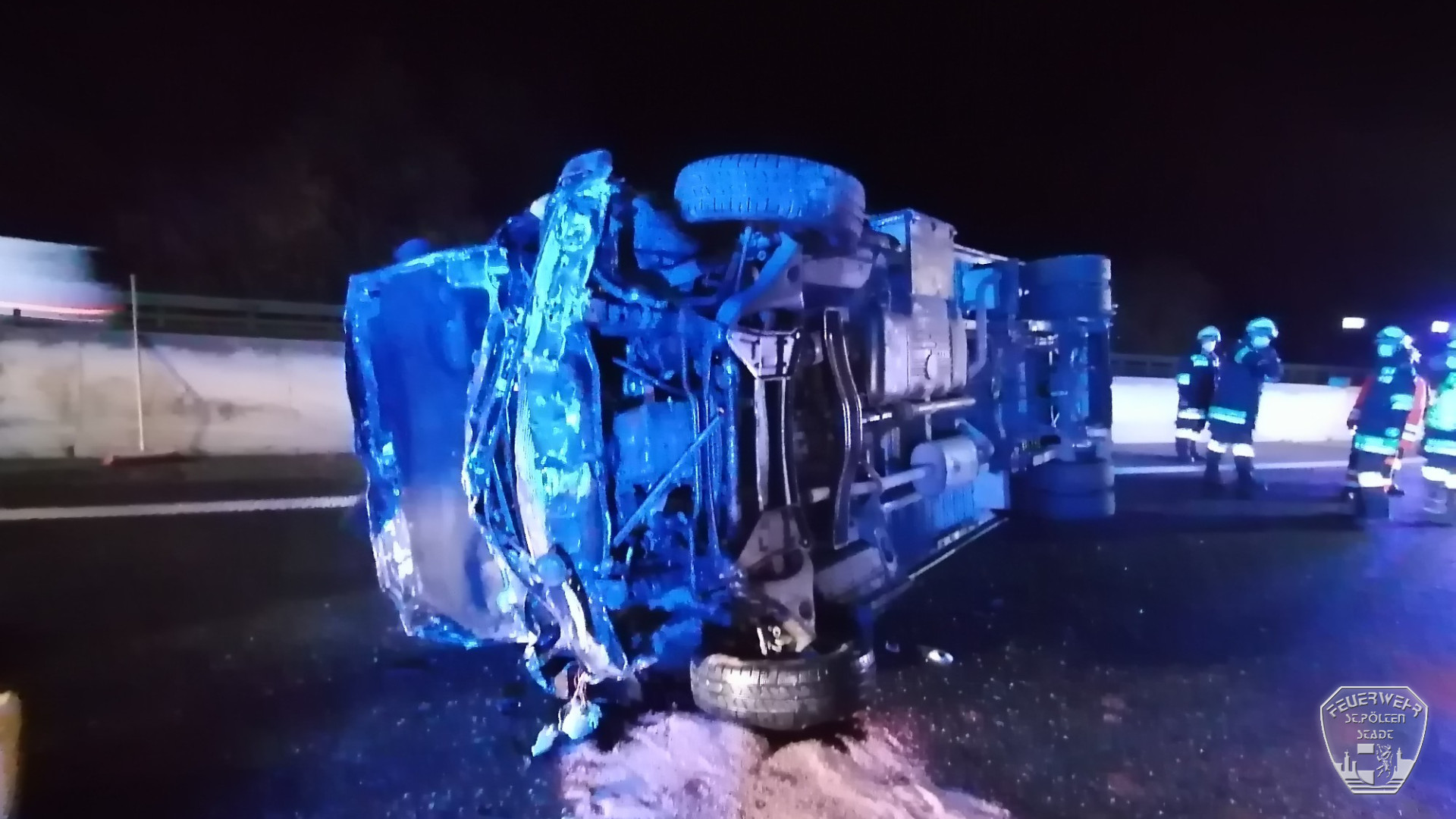 2020 11 21 Umgest  rzter Transporter nach VU  1  2020 11 21 Umgest  rzter Transporter nach VU  1