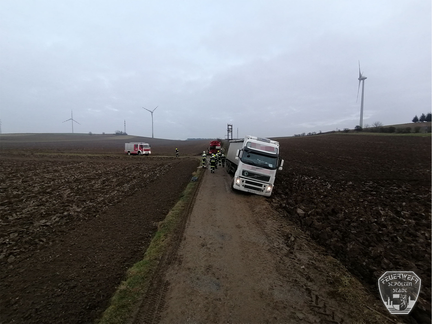 2020 12 21 LKW Bergung gro  hain  1  2020 12 21 LKW Bergung gro  hain  1