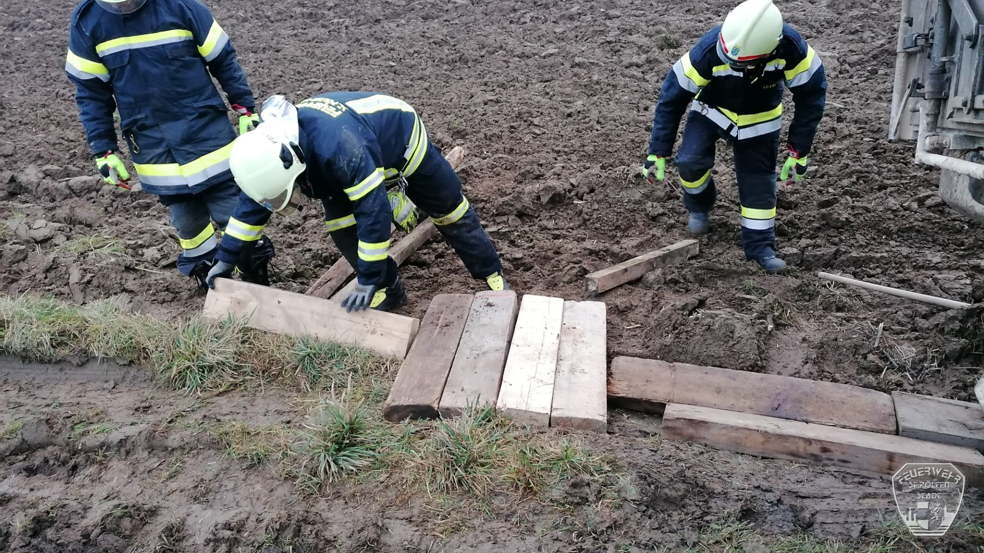 2020 12 21 LKW Bergung gro  hain  2  2020 12 21 LKW Bergung gro  hain  2