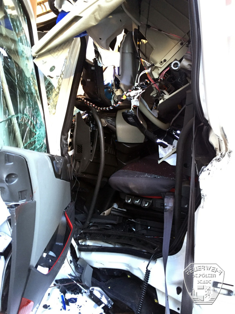 2016 01 12 VU eingeklemmte Person A1 6 2016 01 12 VU eingeklemmte Person A1 6