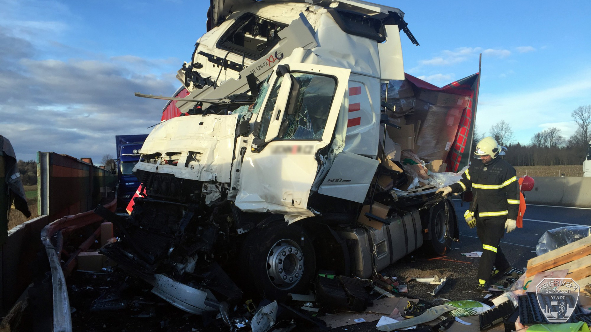 2016 01 12 VU eingeklemmte Person A1 8  2016 01 12 VU eingeklemmte Person A1 8