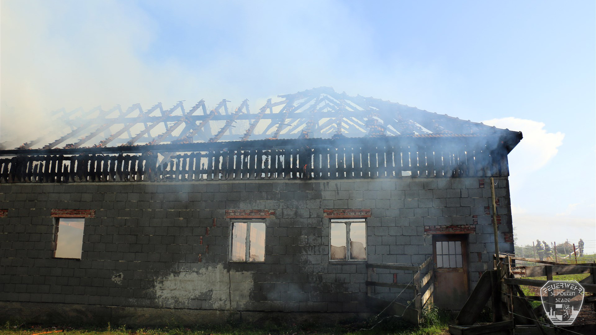 FFSTP 2016 09 11 Scheunenbrand Nadelbach 3 FFSTP 2016 09 11 Scheunenbrand Nadelbach 3