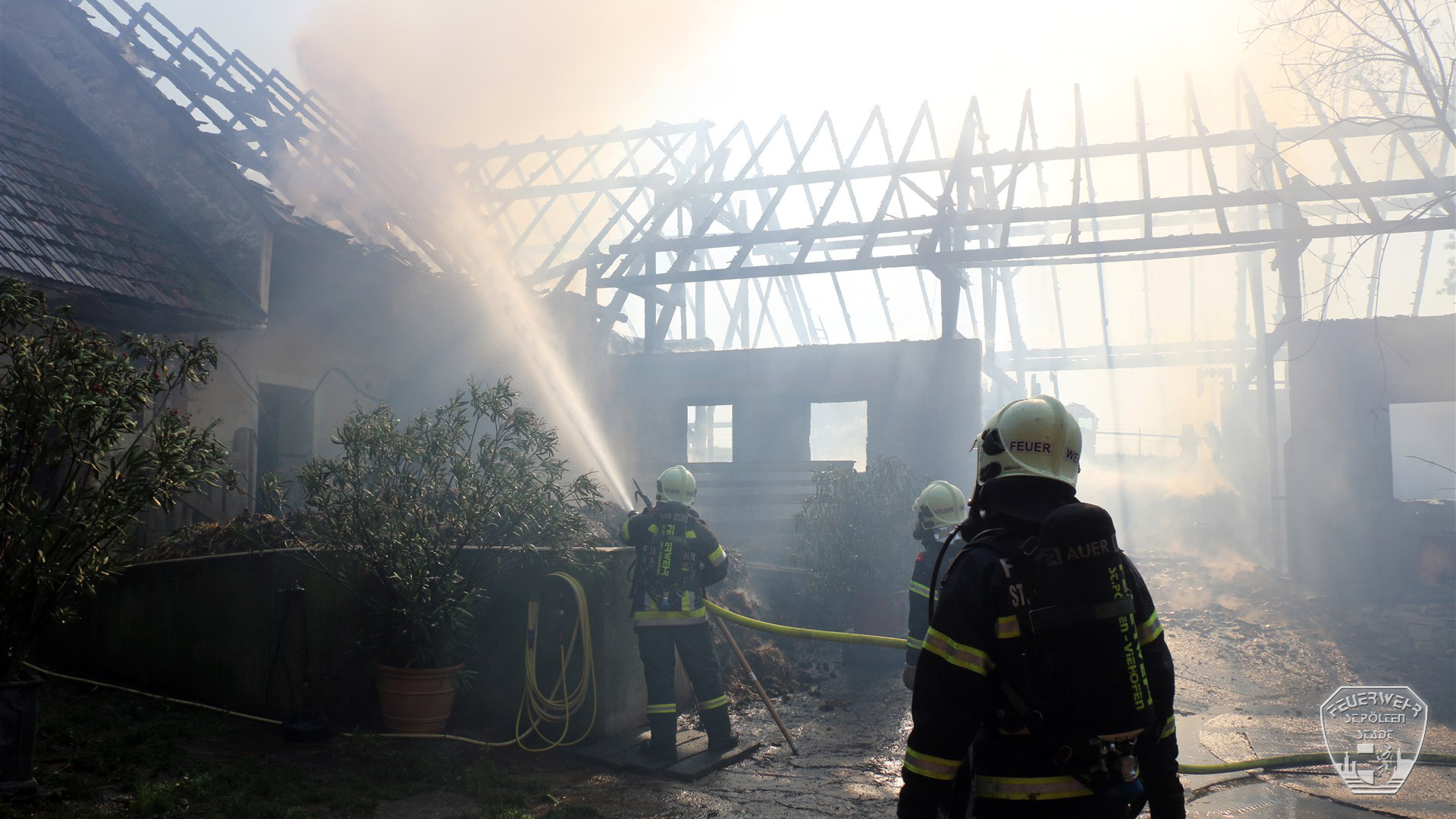 FFSTP 2016 09 11 Scheunenbrand Nadelbach 5 FFSTP 2016 09 11 Scheunenbrand Nadelbach 5