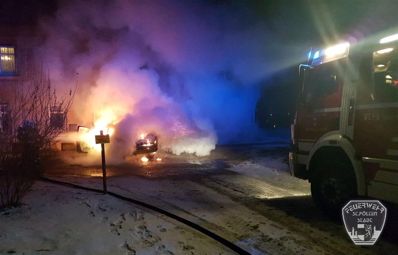 2017 01 05 Fahrzeugbrand Goldeggerstr 1
