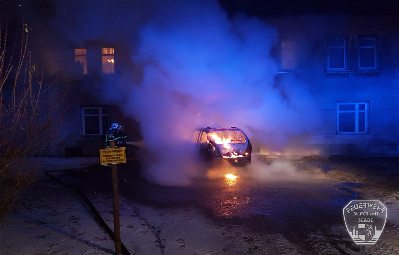 2017 01 05 Fahrzeugbrand Goldeggerstr 2