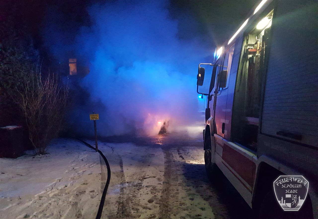 2017 01 05 Fahrzeugbrand Goldeggerstr 3 2017 01 05 Fahrzeugbrand Goldeggerstr 3