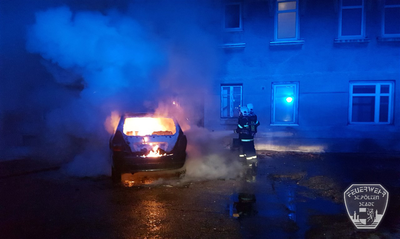 2017 01 05 Fahrzeugbrand Goldeggerstr 4 2017 01 05 Fahrzeugbrand Goldeggerstr 4