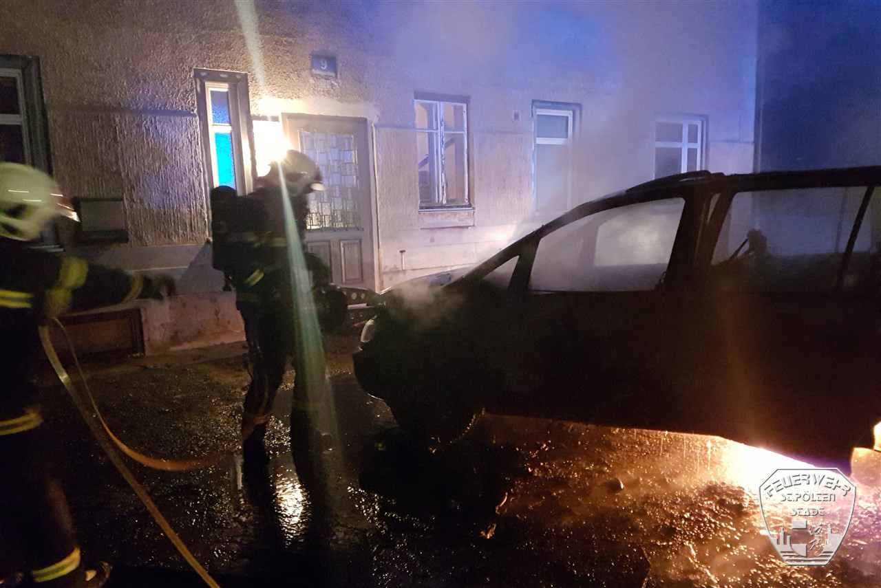 2017 01 05 Fahrzeugbrand Goldeggerstr 5 2017 01 05 Fahrzeugbrand Goldeggerstr 5