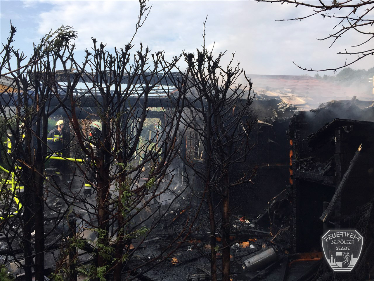 2017 08 26 Gartenh  tte in Vollbrand 9 2017 08 26 Gartenh  tte in Vollbrand 9